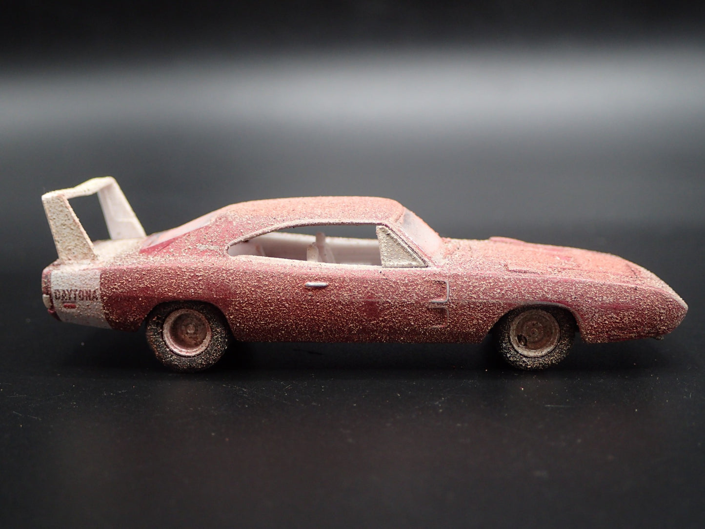 1969 69 DODGE CHARGER DAYTONA CUSTOM BARN FIND RARE 1:64 SCALE DIECAST MODEL CAR