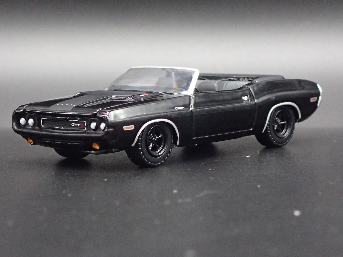1970 70 DODGE CHALLENGER CONVERTIBLE 1:64 SCALE COLLECTIBLE DIECAST MODEL CAR