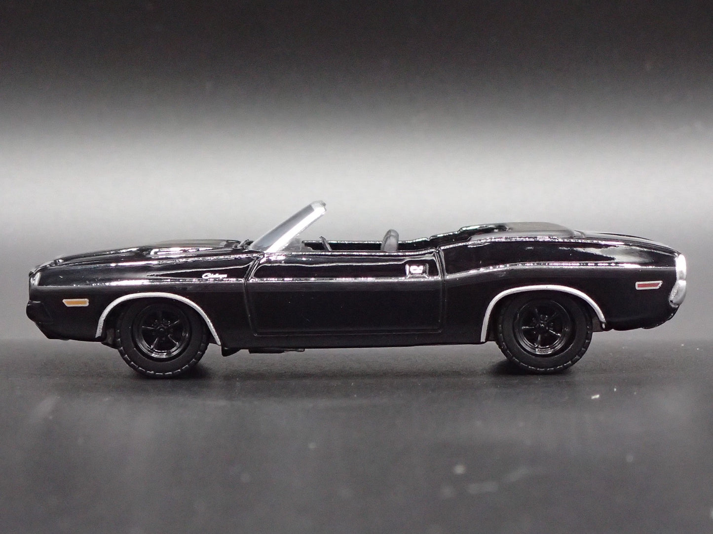 1970 70 DODGE CHALLENGER CONVERTIBLE 1:64 SCALE COLLECTIBLE DIECAST MODEL CAR