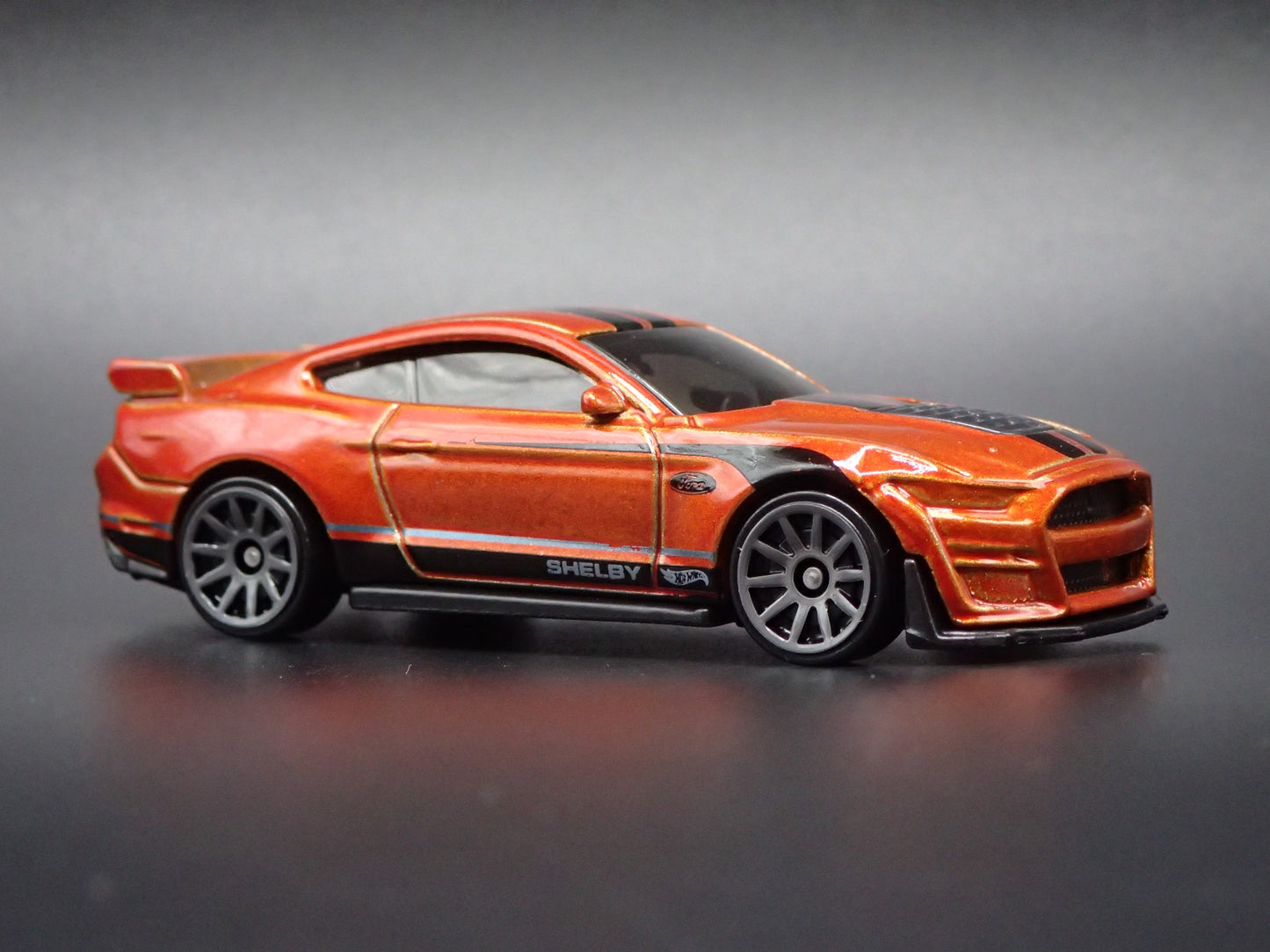 2020-2023 FORD MUSTANG SHELBY GT500 ORANGE 1:64 SCALE DIORAMA DIECAST MODEL CAR
