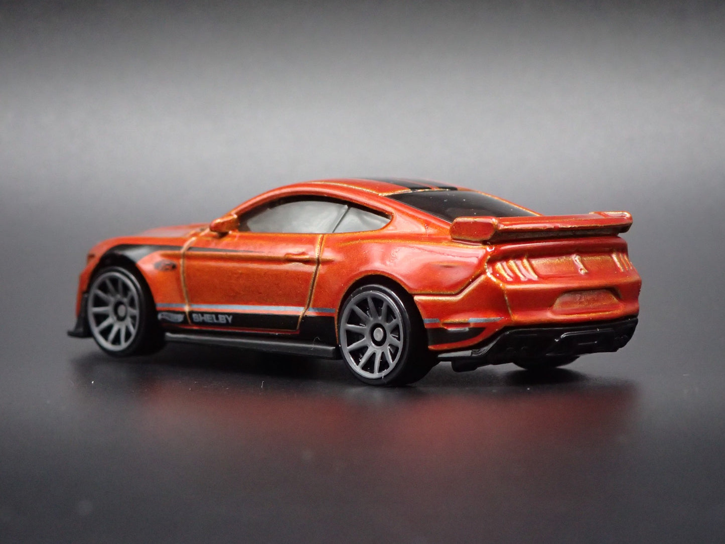 2020-2023 FORD MUSTANG SHELBY GT500 ORANGE 1:64 SCALE DIORAMA DIECAST MODEL CAR