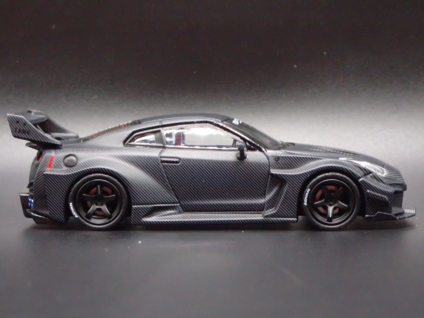 LBWK LB-SILHOUETTE WORKS GT NISSAN 35GT-RR R35 1:64 SCALE DIECAST MODEL CAR