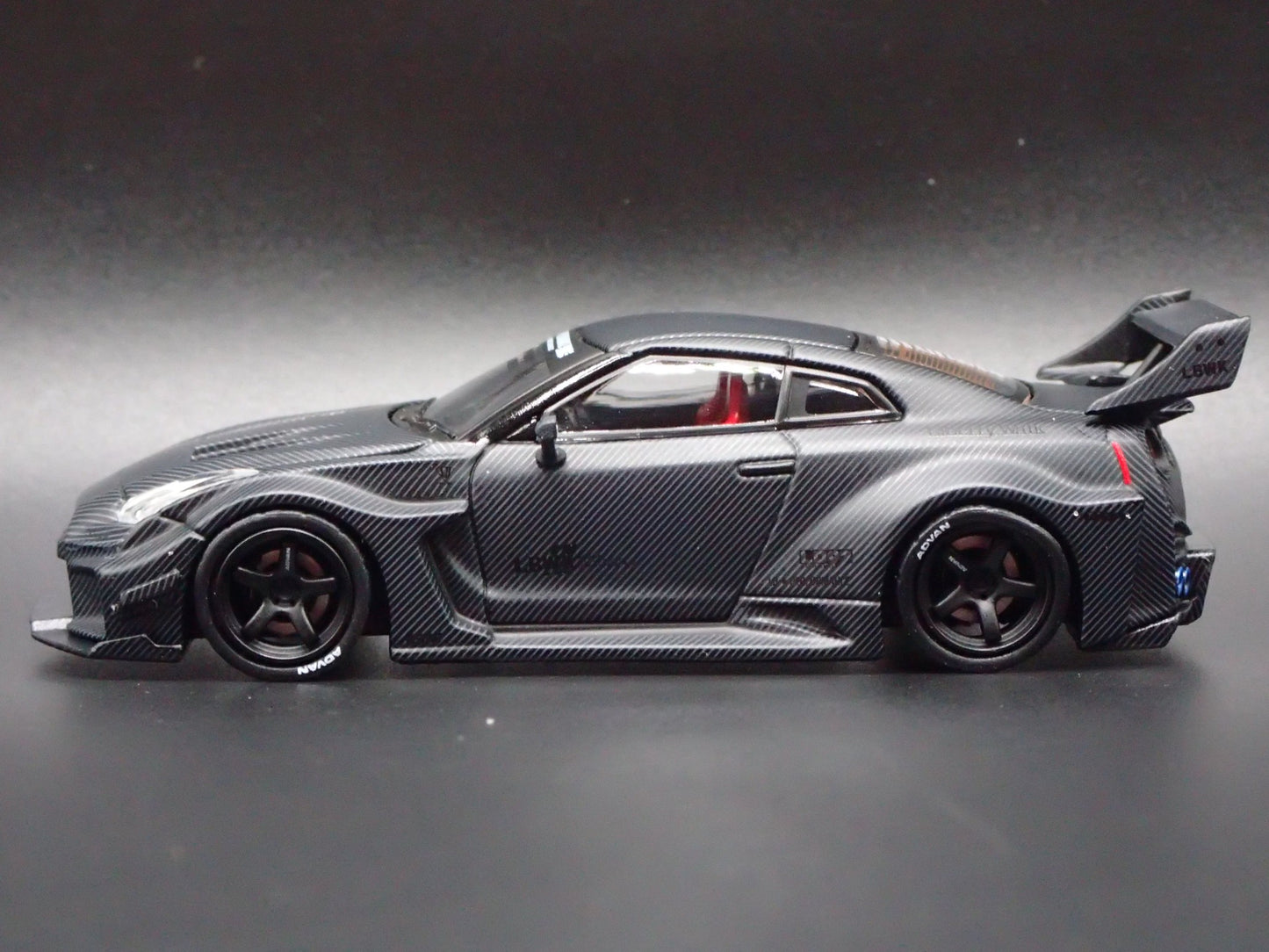 LBWK LB-SILHOUETTE WORKS GT NISSAN 35GT-RR R35 1:64 SCALE DIECAST MODEL CAR