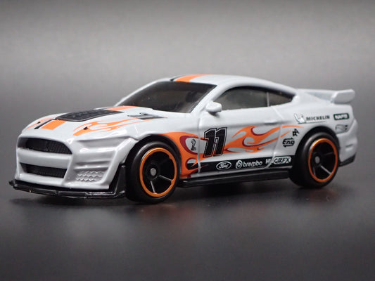 2020-2023 FORD MUSTANG SHELBY GT500 GRAY 1:64 SCALE DIORAMA DIECAST MODEL CAR