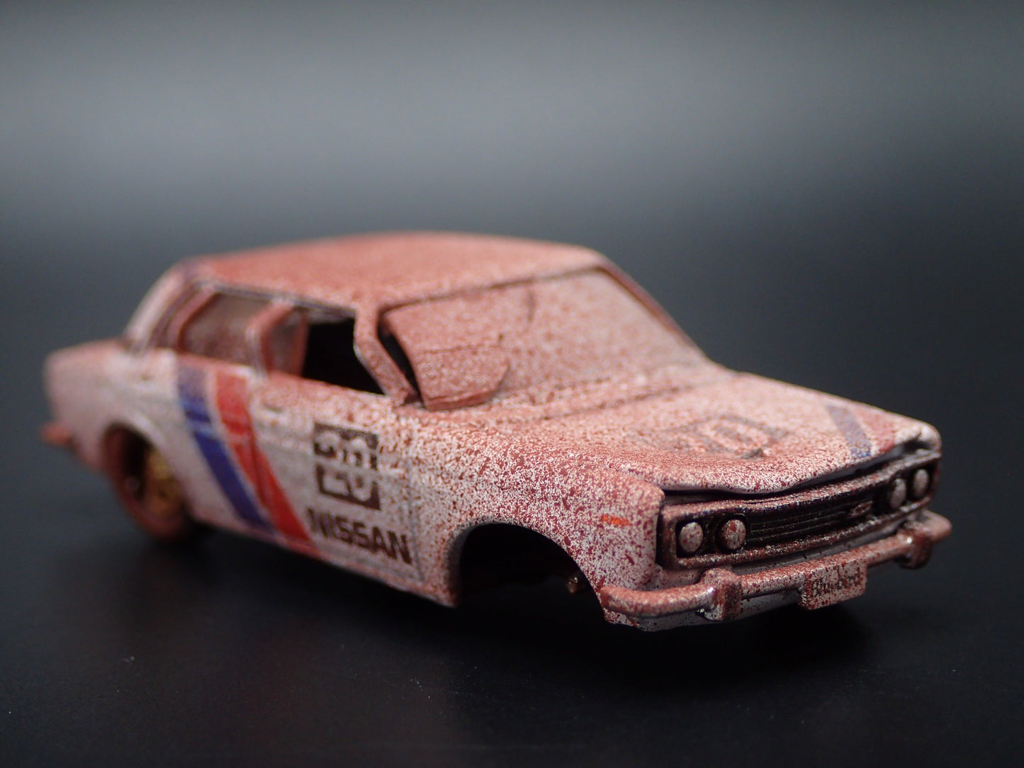 1967-1973 DATSUN BLUEBIRD 1600 SSS FOUR DOOR WRECKED 1:64 DIECAST MODEL CAR