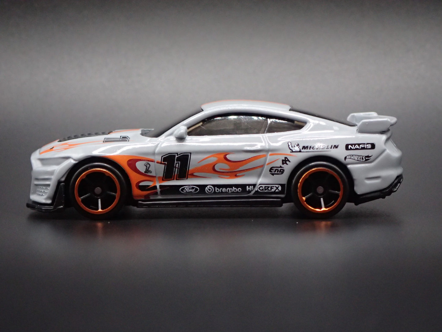 2020-2023 FORD MUSTANG SHELBY GT500 GRAY 1:64 SCALE DIORAMA DIECAST MODEL CAR