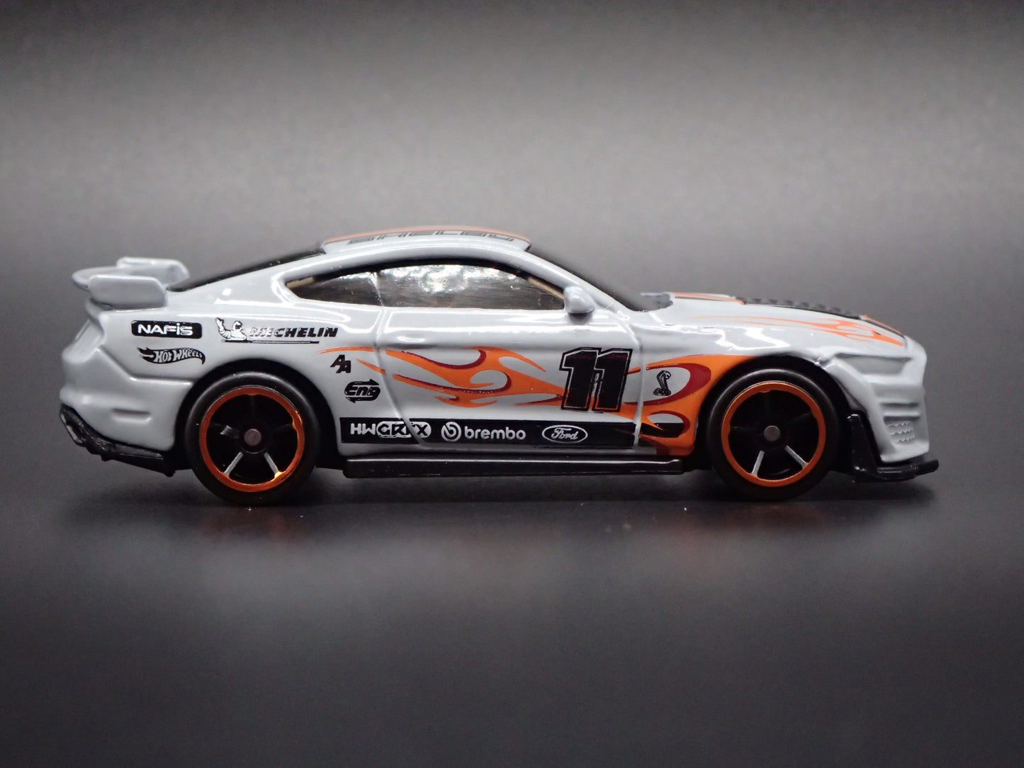 2020-2023 FORD MUSTANG SHELBY GT500 GRAY 1:64 SCALE DIORAMA DIECAST MODEL CAR
