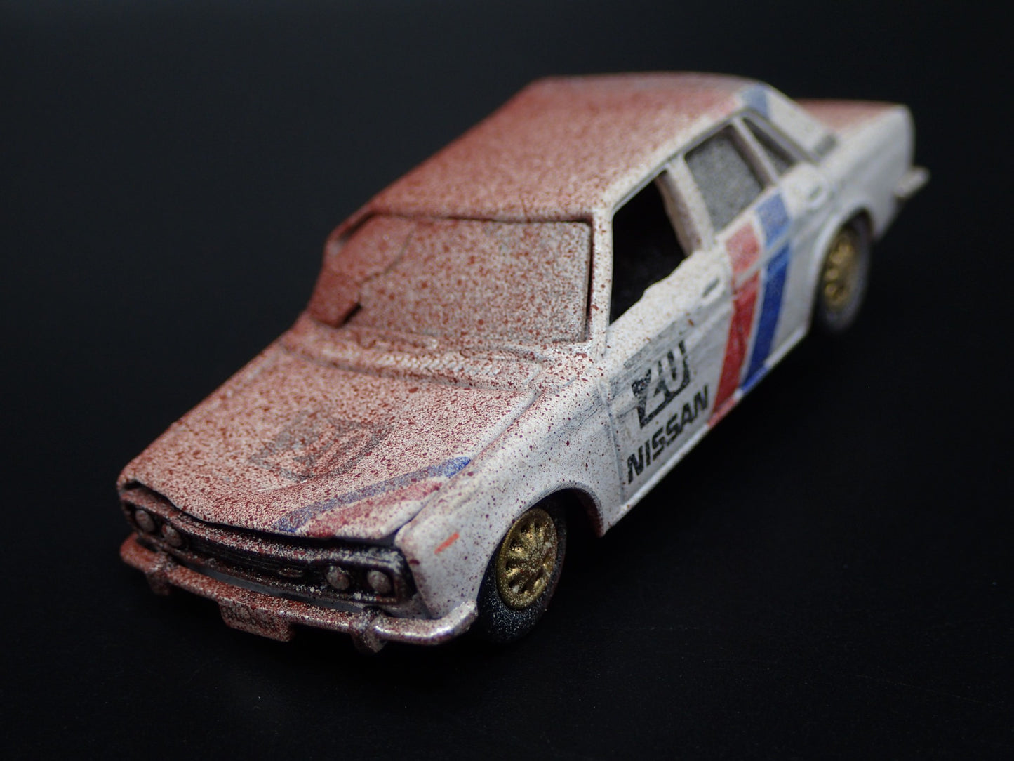 1967-1973 DATSUN BLUEBIRD 1600 SSS FOUR DOOR WRECKED 1:64 DIECAST MODEL CAR