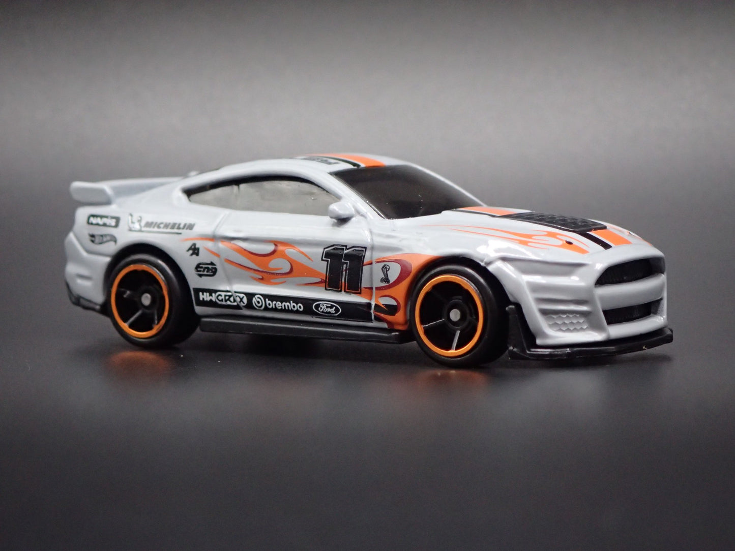 2020-2023 FORD MUSTANG SHELBY GT500 GRAY 1:64 SCALE DIORAMA DIECAST MODEL CAR