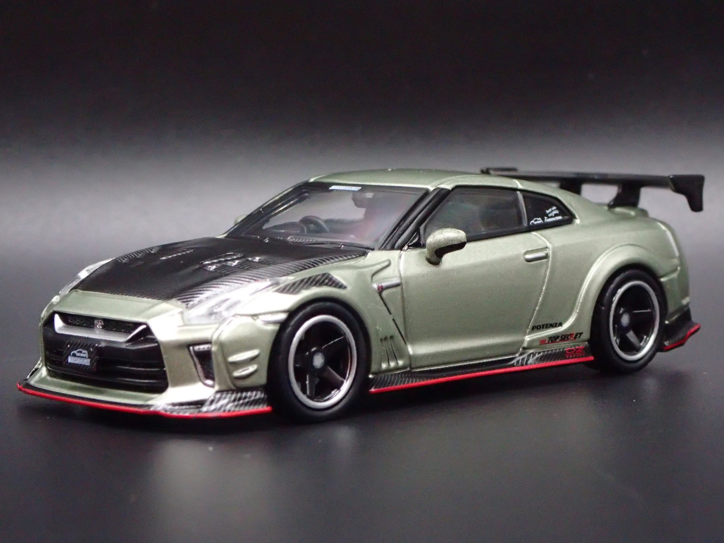 NISSAN GT-R GTR R35 TOP SECRET 1:64 SCALE COLECTIBLE DIORAMA DIECAST MODEL CAR