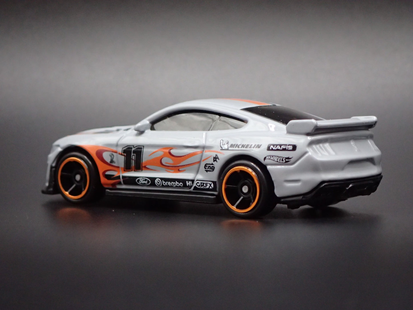 2020-2023 FORD MUSTANG SHELBY GT500 GRAY 1:64 SCALE DIORAMA DIECAST MODEL CAR