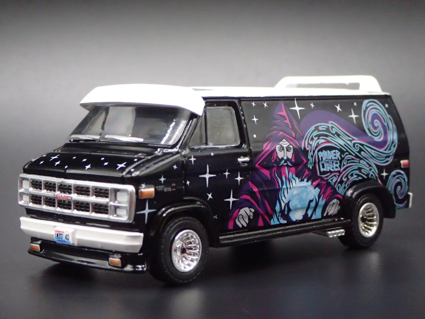 1978 78 GMC VANDURA CUSTOM WIZARD VAN 1/64 SCALE COLLECTIBLE DIORAMA DIECAST CAR