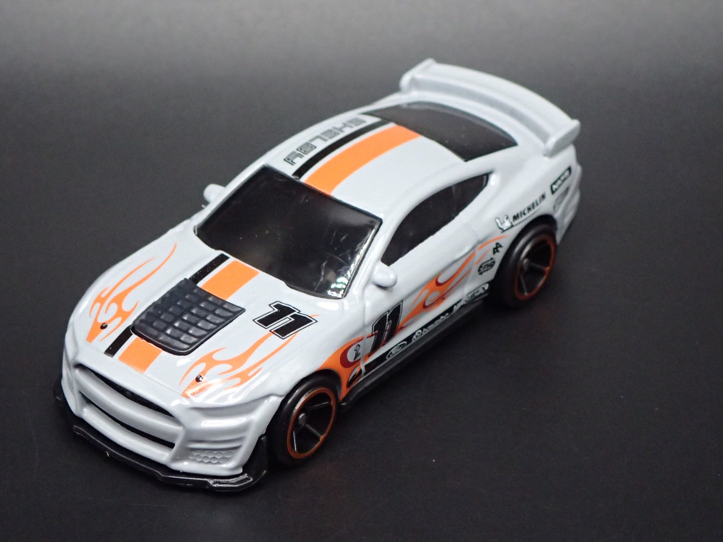 2020-2023 FORD MUSTANG SHELBY GT500 GRAY 1:64 SCALE DIORAMA DIECAST MODEL CAR