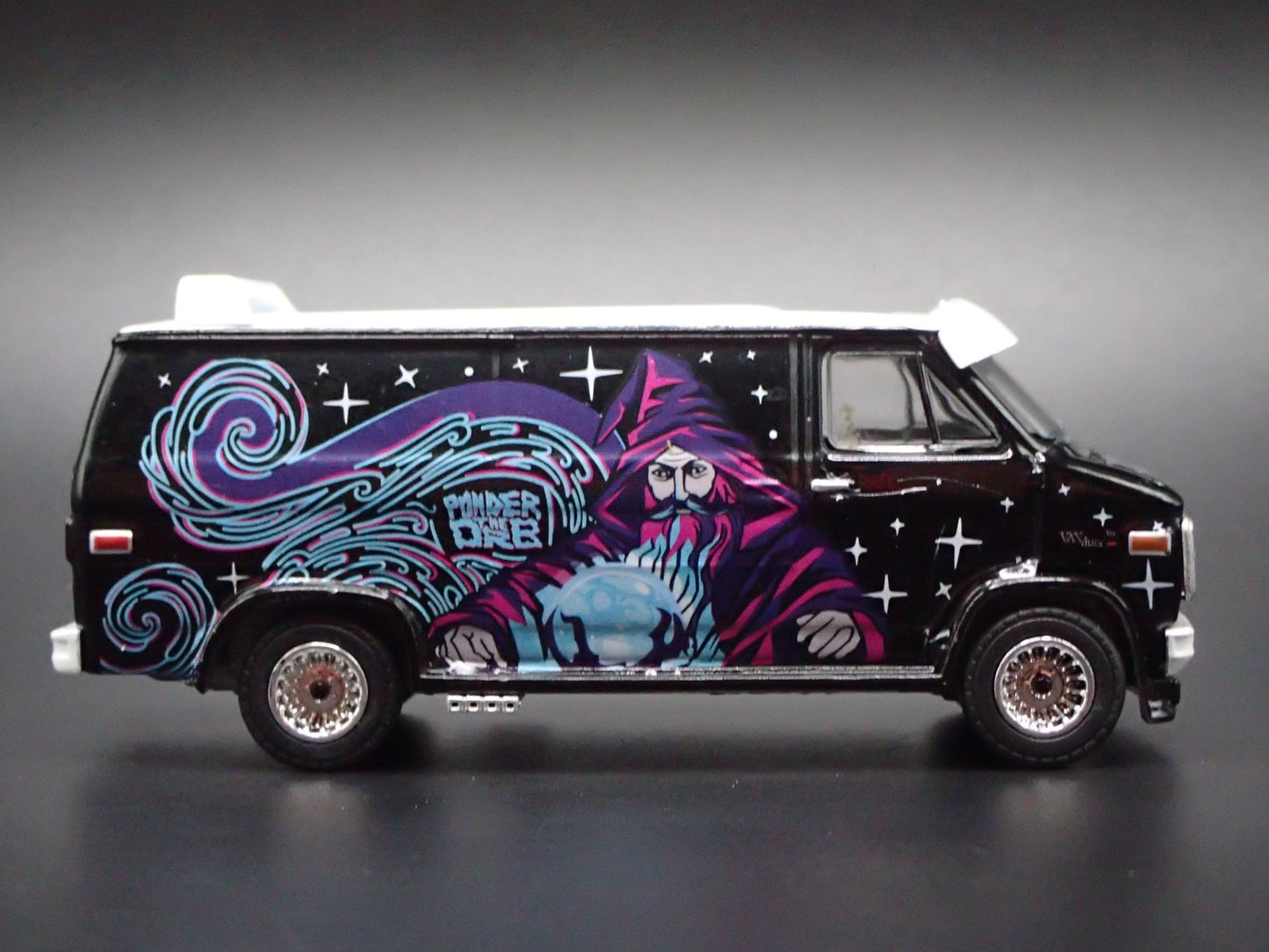 1978 78 GMC VANDURA CUSTOM WIZARD VAN 1/64 SCALE COLLECTIBLE DIORAMA DIECAST CAR