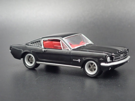1965 65 FORD MUSTANG FASTBACK 1:64 SCALE COLLECTIBLE DIORAMA DIECAST MODEL CAR