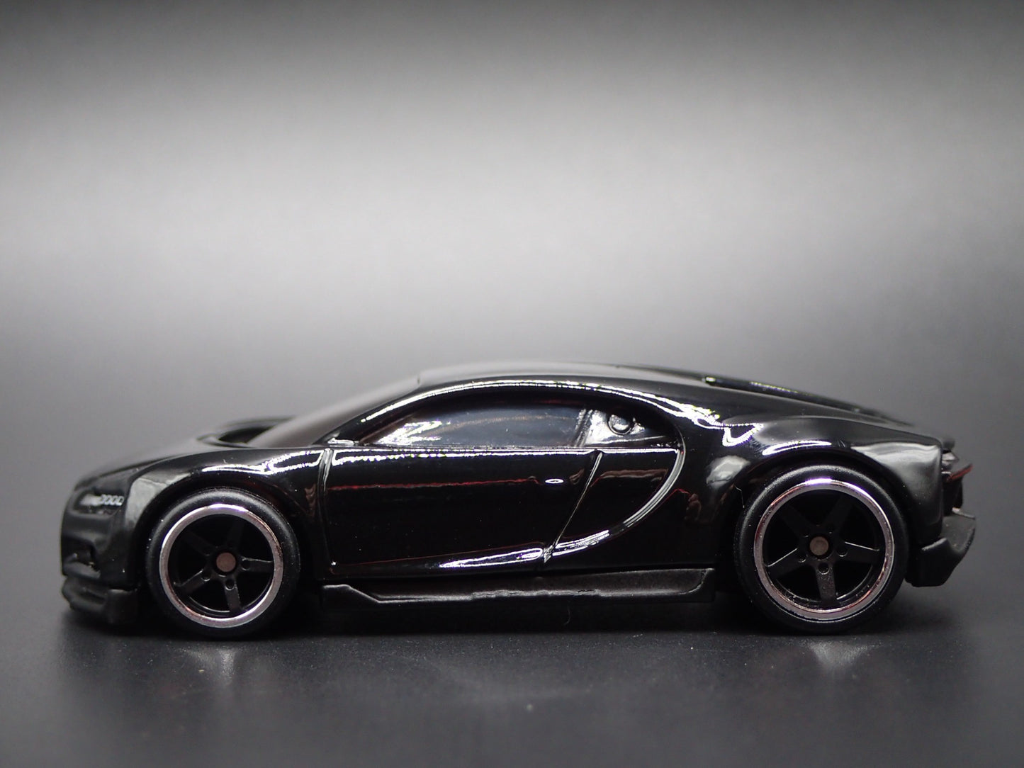 2005-2011 BUGATTI VEYRON SUPER CAR BLACK 1:64 SCALE DIORAMA DIECAST MODEL CAR