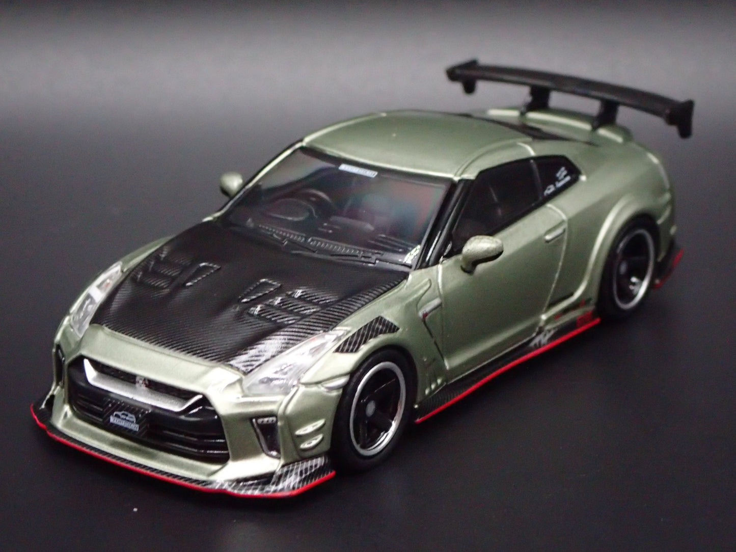 NISSAN GT-R GTR R35 TOP SECRET 1:64 SCALE COLECTIBLE DIORAMA DIECAST MODEL CAR