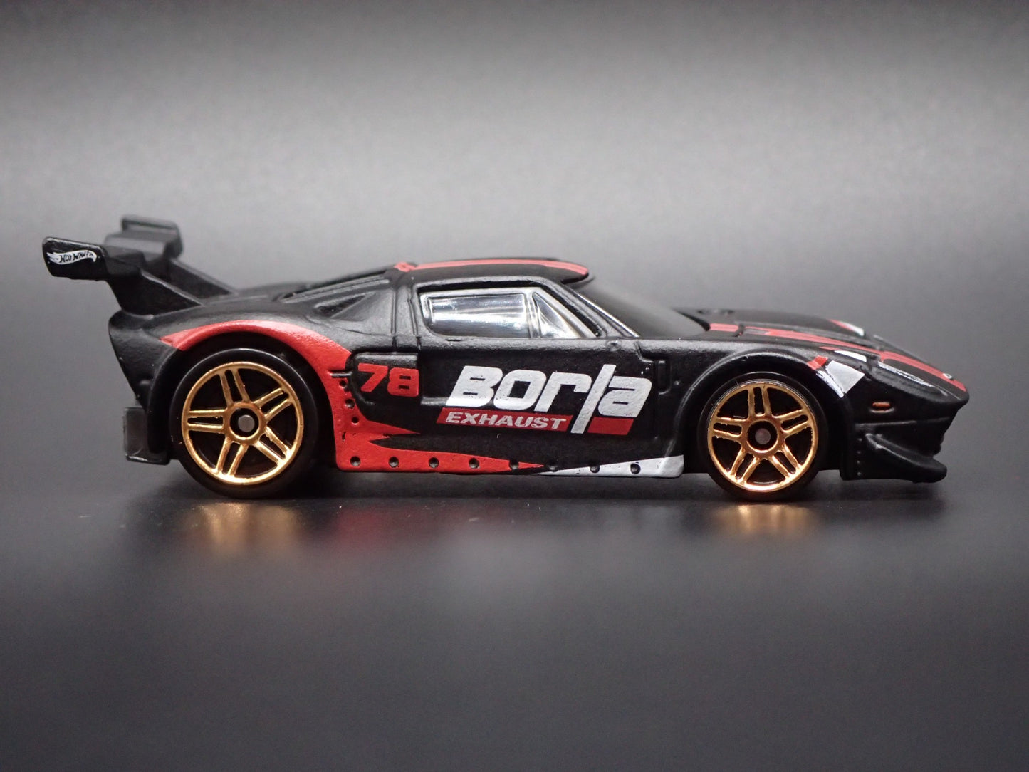 2005-2006 FORD GT LM BORLA 1:64 SCALE COLLECTIBLE DIORAMA DIECAST MODEL CAR