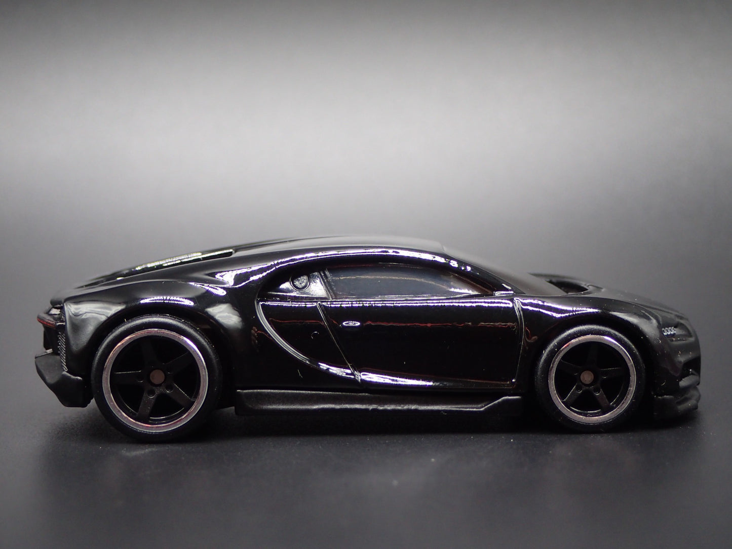 2005-2011 BUGATTI VEYRON SUPER CAR BLACK 1:64 SCALE DIORAMA DIECAST MODEL CAR