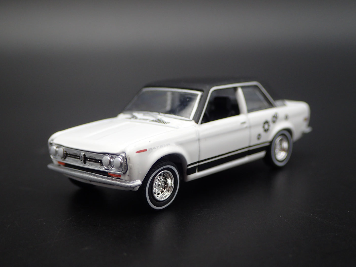 1967-1973 DATSUN 510 2 TWO DOOR 1:64 SCALE COLLECTIBLE DIORAMA DIECAST MODEL CAR