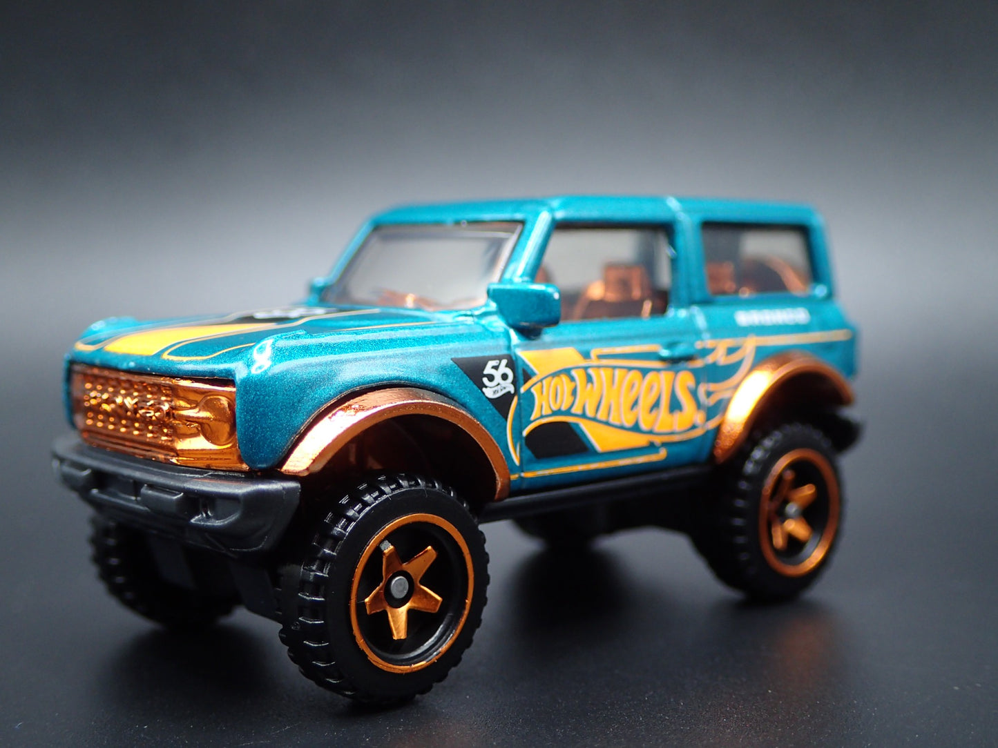 2021-2025 FORD BRONCO 2 TWO DOOR GREEN 1:64 SCALE DIORAMA DIECAST MODEL CAR