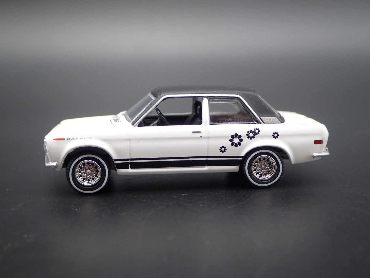 1967-1973 DATSUN 510 2 TWO DOOR 1:64 SCALE COLLECTIBLE DIORAMA DIECAST MODEL CAR