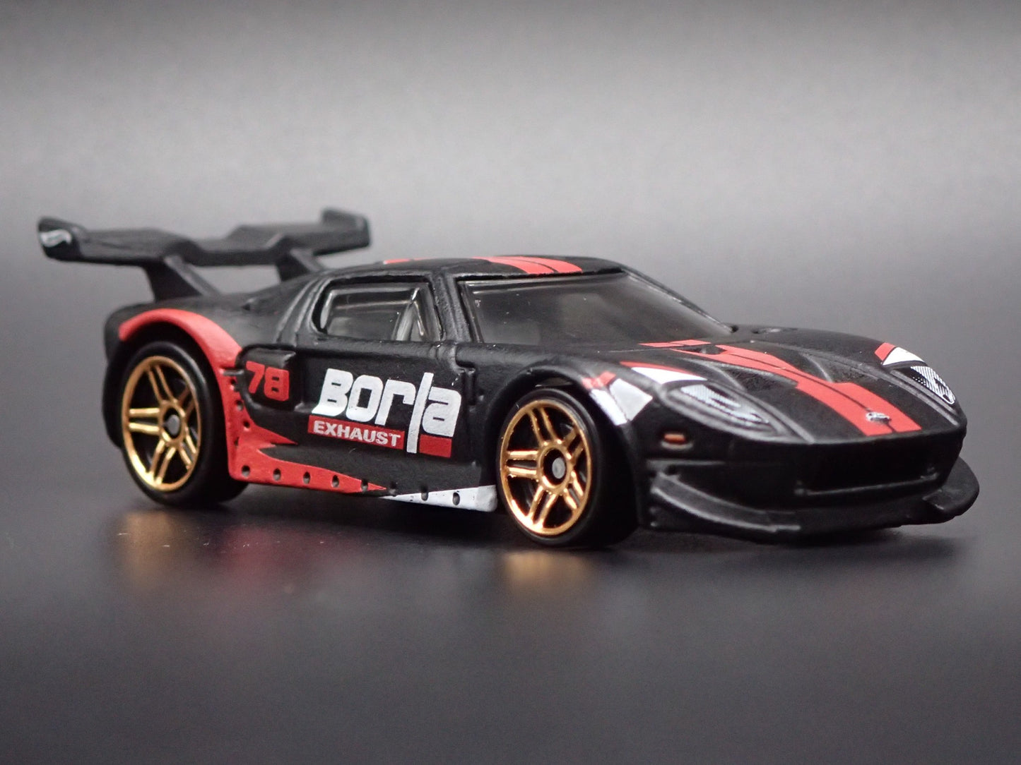 2005-2006 FORD GT LM BORLA 1:64 SCALE COLLECTIBLE DIORAMA DIECAST MODEL CAR