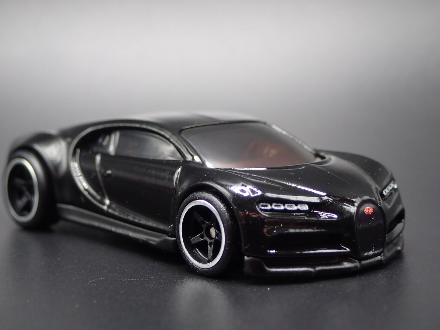 2005-2011 BUGATTI VEYRON SUPER CAR BLACK 1:64 SCALE DIORAMA DIECAST MODEL CAR