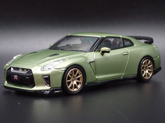 NISSAN GT-R GTR R35 RARE 1:64 SCALE COLECTIBLE DIORAMA DIECAST MODEL CAR