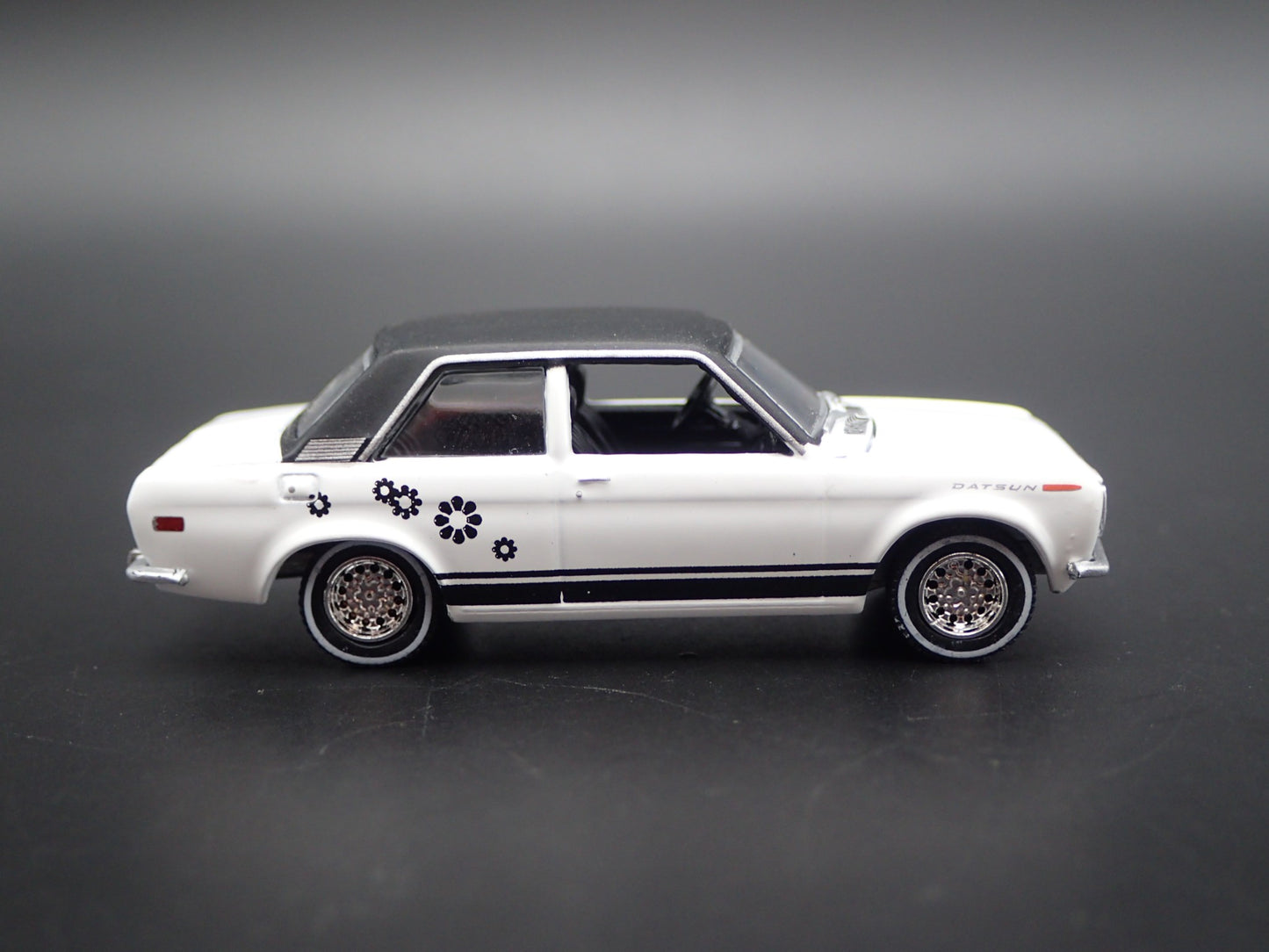 1967-1973 DATSUN 510 2 TWO DOOR 1:64 SCALE COLLECTIBLE DIORAMA DIECAST MODEL CAR