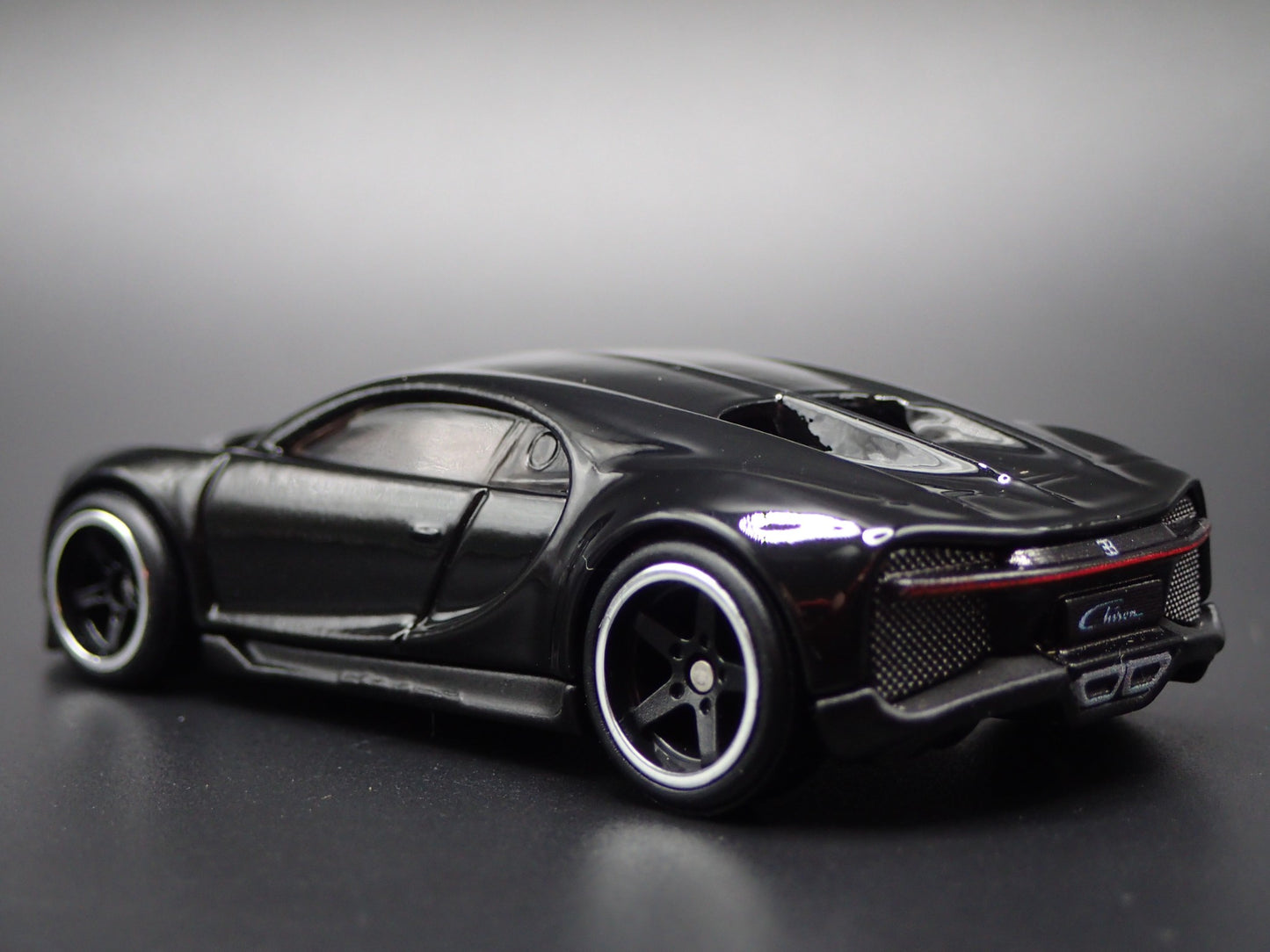 2005-2011 BUGATTI VEYRON SUPER CAR BLACK 1:64 SCALE DIORAMA DIECAST MODEL CAR
