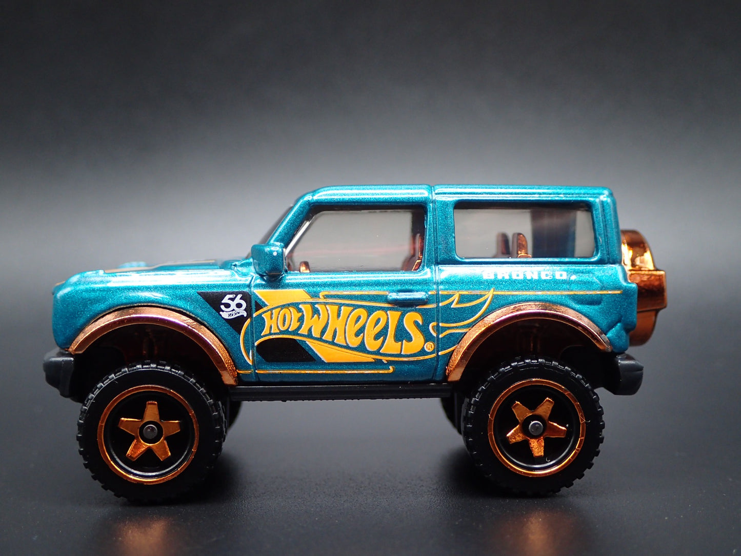 2021-2025 FORD BRONCO 2 TWO DOOR GREEN 1:64 SCALE DIORAMA DIECAST MODEL CAR