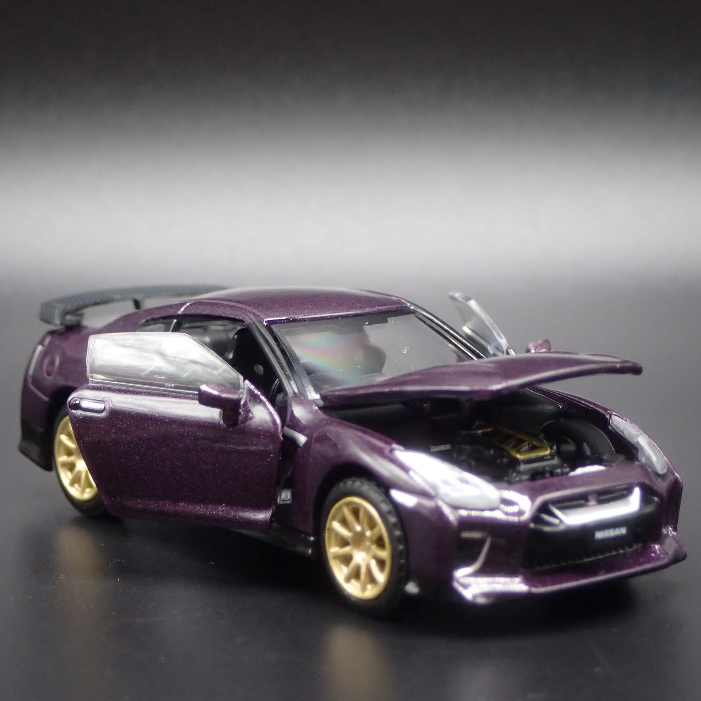 2022 22 NISSAN GTR R35 T-SPEC 1:64 SCALE COLLECTIBLE DIORAMA DIECAST MODEL CAR