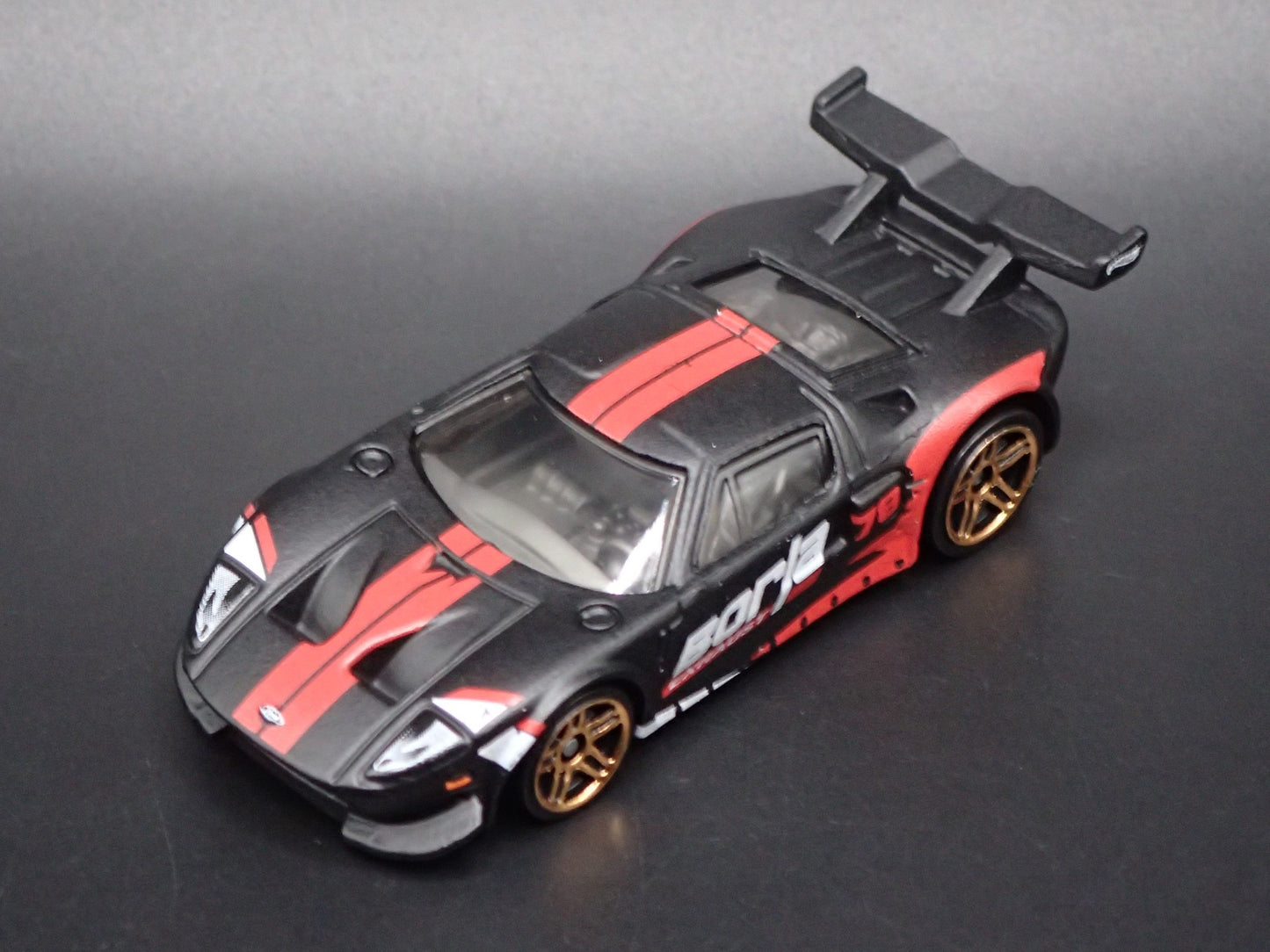 2005-2006 FORD GT LM BORLA 1:64 SCALE COLLECTIBLE DIORAMA DIECAST MODEL CAR