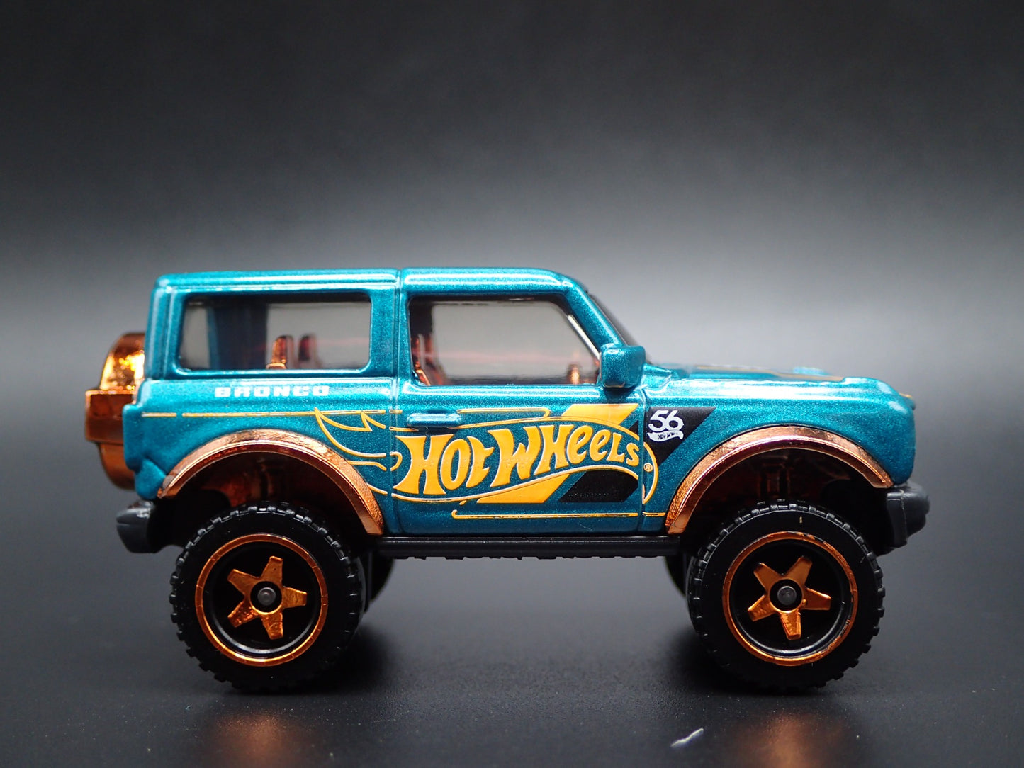 2021-2025 FORD BRONCO 2 TWO DOOR GREEN 1:64 SCALE DIORAMA DIECAST MODEL CAR