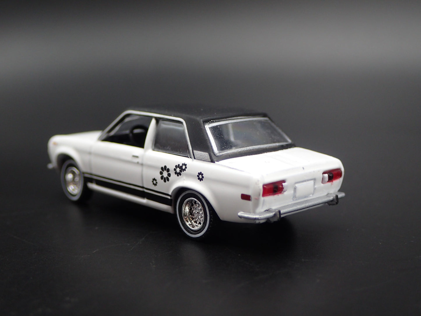 1967-1973 DATSUN 510 2 TWO DOOR 1:64 SCALE COLLECTIBLE DIORAMA DIECAST MODEL CAR