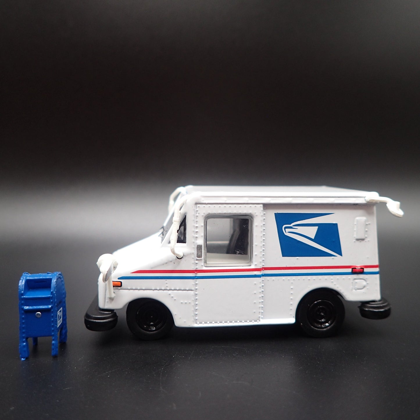 USPS UNITED STATES POSTAL SERVICE DELIVERY TRUCK LLV MAILBOX 1:64 SCALE DIECAST
