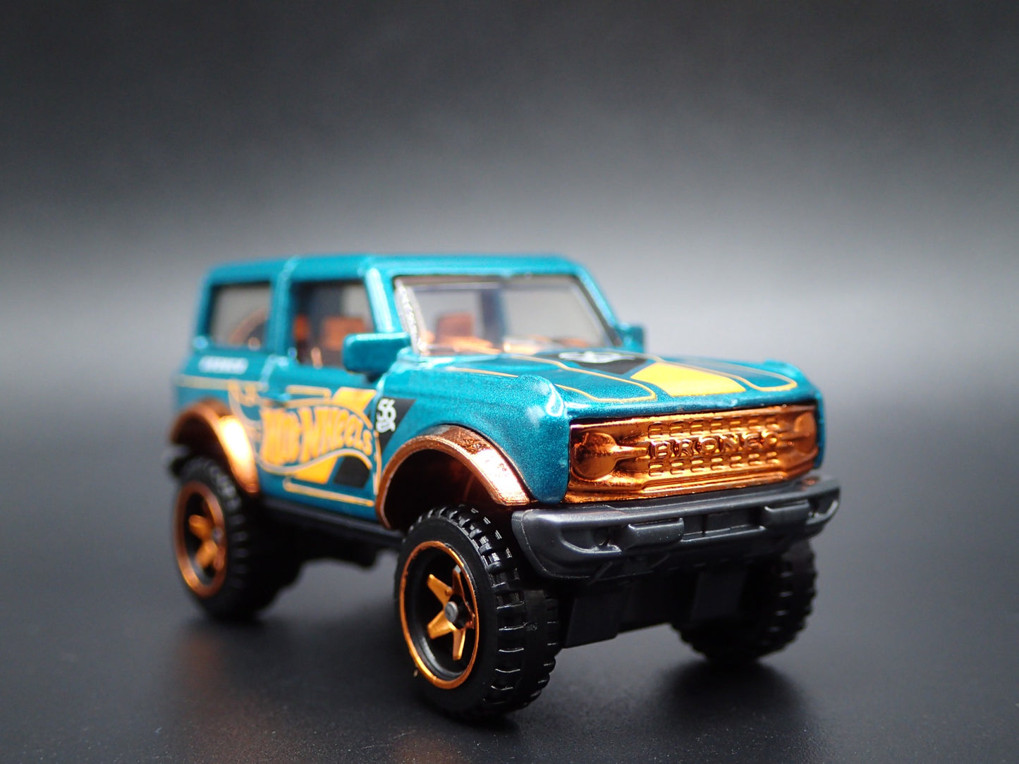 2021-2025 FORD BRONCO 2 TWO DOOR GREEN 1:64 SCALE DIORAMA DIECAST MODEL CAR