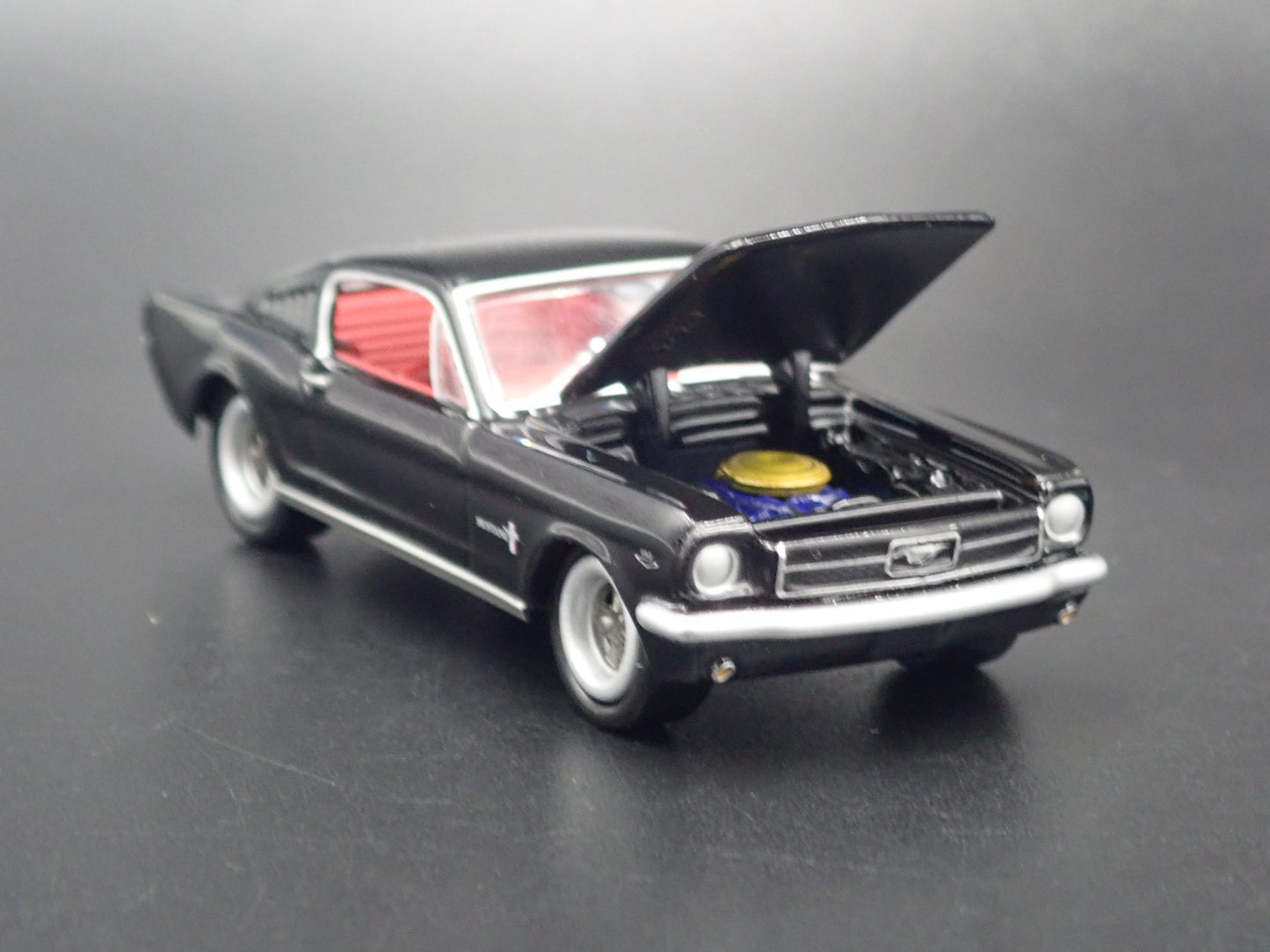 1965 65 FORD MUSTANG FASTBACK 1:64 SCALE COLLECTIBLE DIORAMA DIECAST MODEL CAR