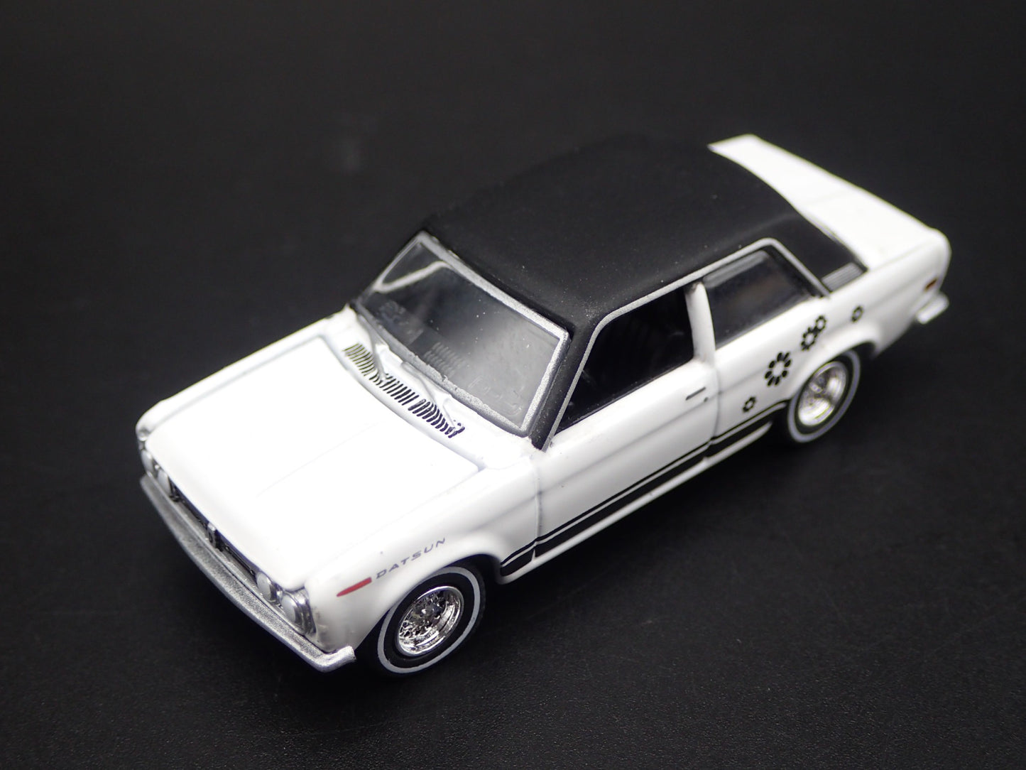 1967-1973 DATSUN 510 2 TWO DOOR 1:64 SCALE COLLECTIBLE DIORAMA DIECAST MODEL CAR