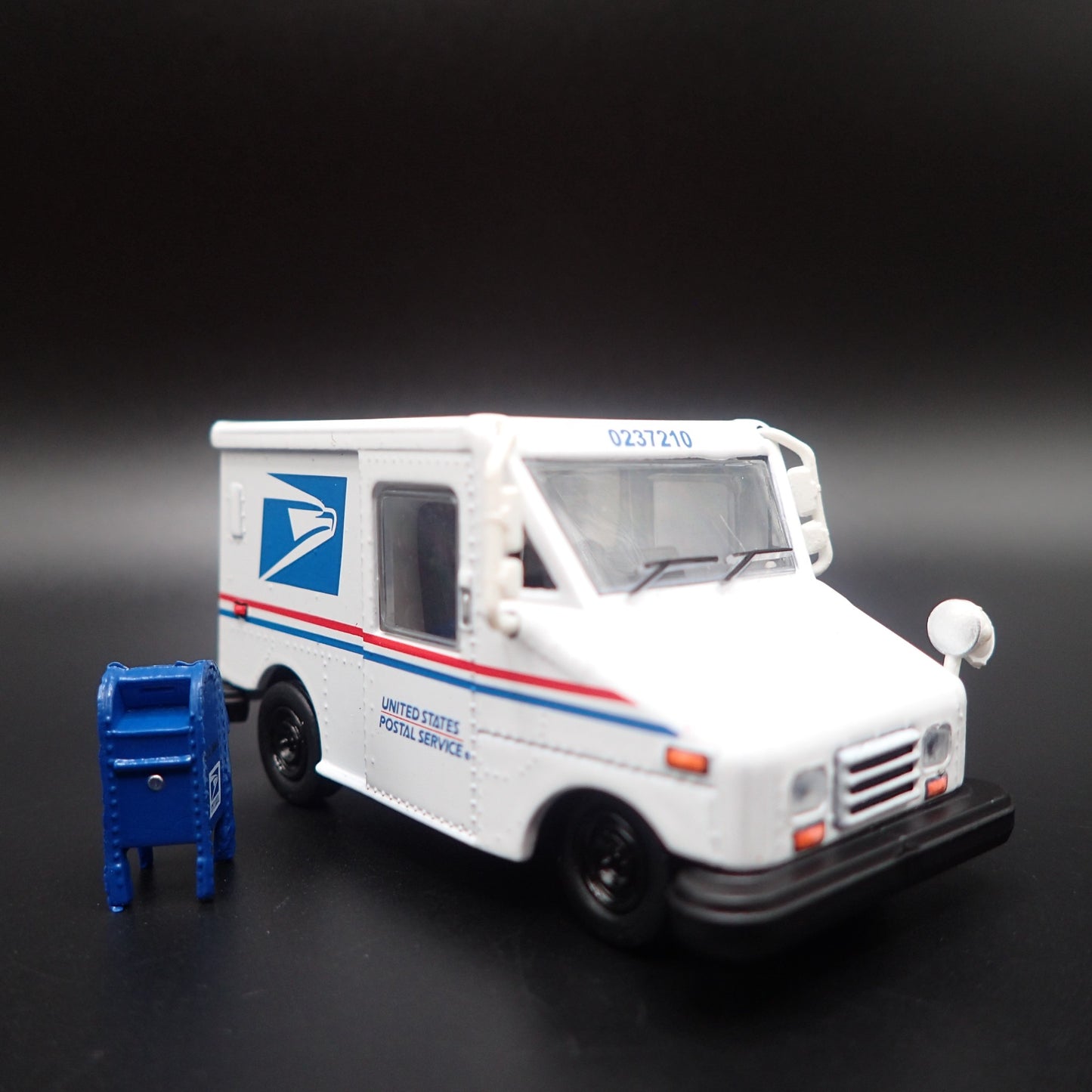 USPS UNITED STATES POSTAL SERVICE DELIVERY TRUCK LLV MAILBOX 1:64 SCALE DIECAST