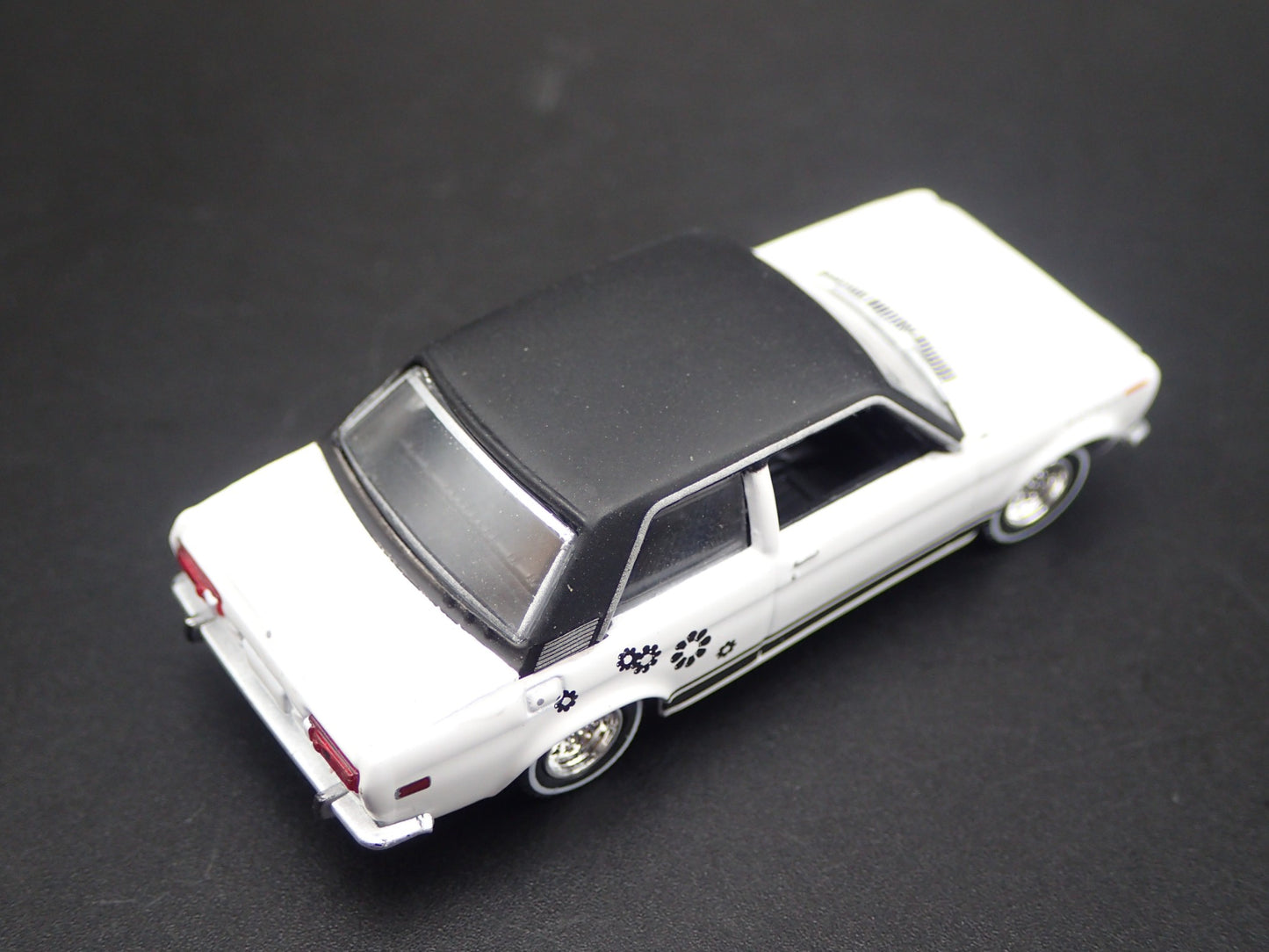 1967-1973 DATSUN 510 2 TWO DOOR 1:64 SCALE COLLECTIBLE DIORAMA DIECAST MODEL CAR