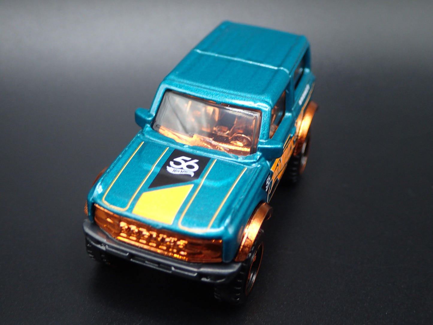 2021-2025 FORD BRONCO 2 TWO DOOR GREEN 1:64 SCALE DIORAMA DIECAST MODEL CAR