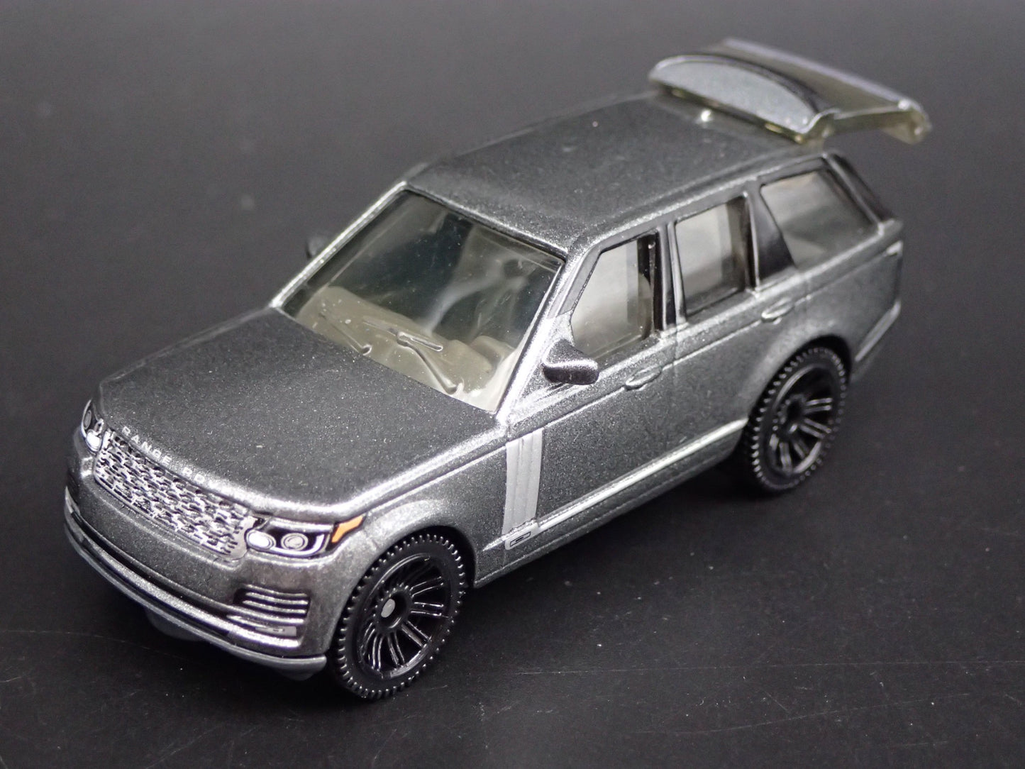 2013-2021 RANGE ROVER VOGUE SE 1/64 SCALE COLLECTIBLE DIORAMA DIECAST MODEL CAR