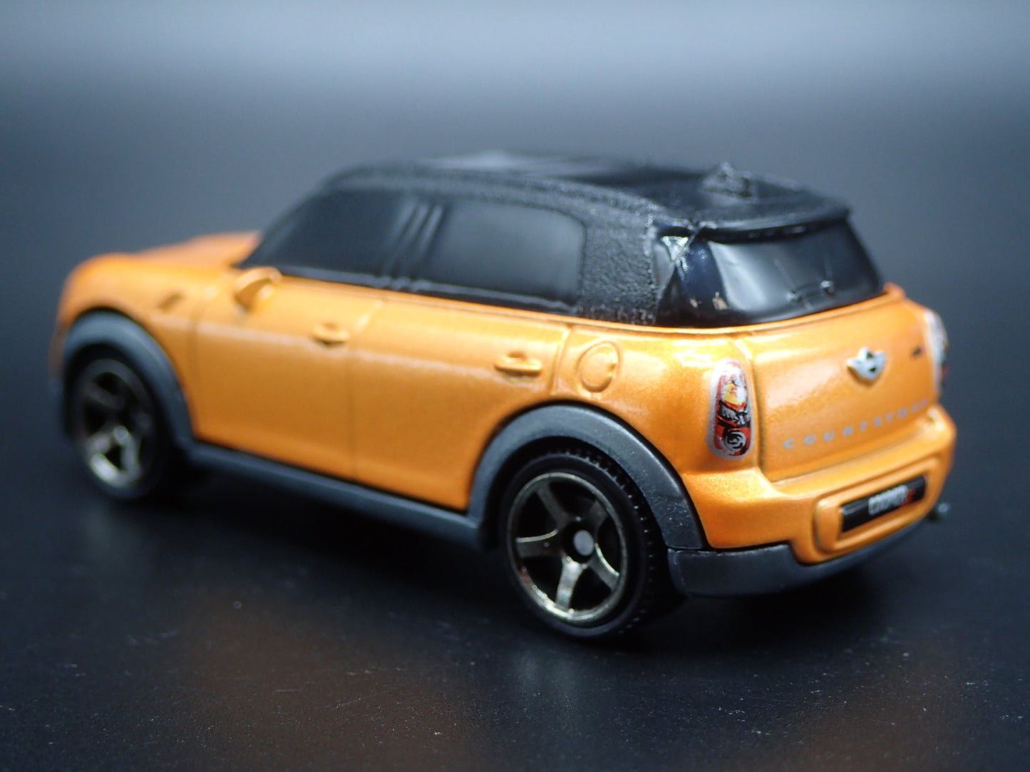 2010 - 2016 MINI COOPER COUNTRYMAN ORANGE 1:64 SCALE DIORAMA DIECAST MODEL CAR