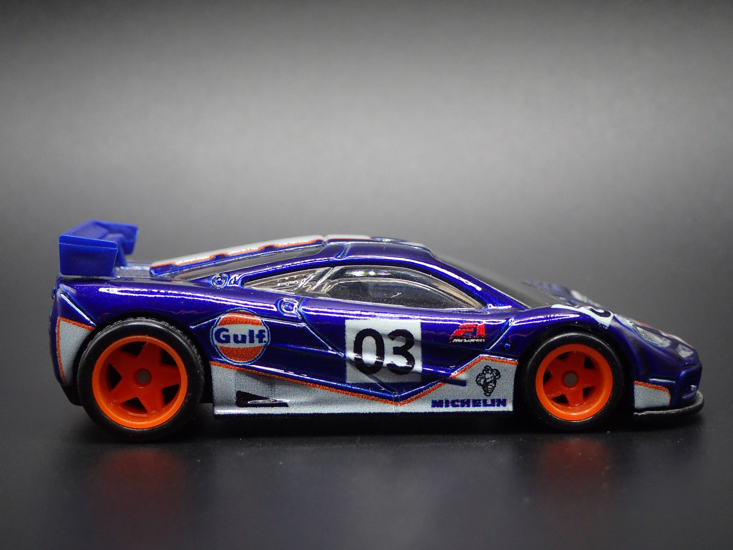 1995-1996 MCLAREN F1 GTR SUPER CAR GULF 1:64 SCALE COLLECTIBLE DIECAST MODEL CAR