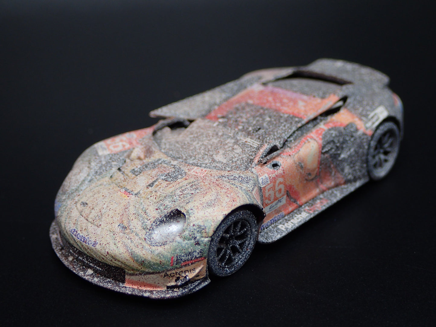 PORSCHE 911 RSR NO 56  24H LEMANS 2019 RACE WRECKED 1:64 SCALE DIECAST MODEL CAR
