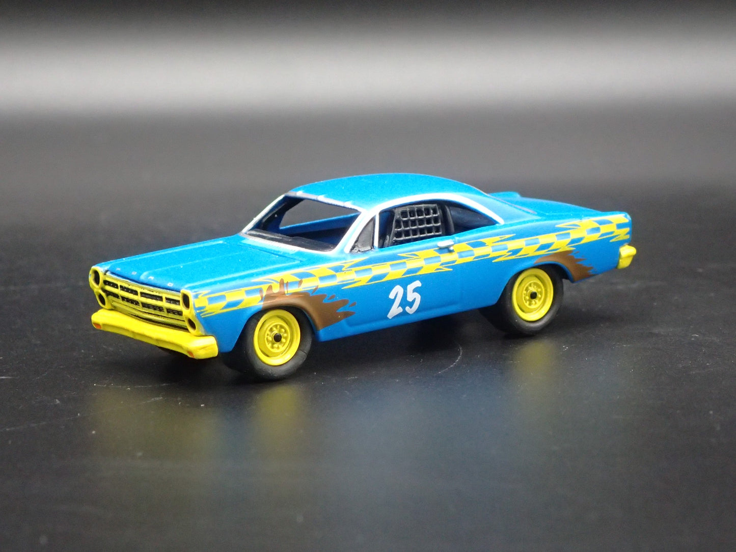 1967 67 FORD FAIRLANE  STOCK CAR DEMOLITION DERBY 1/64 SCALE DIECAST MODEL CAR