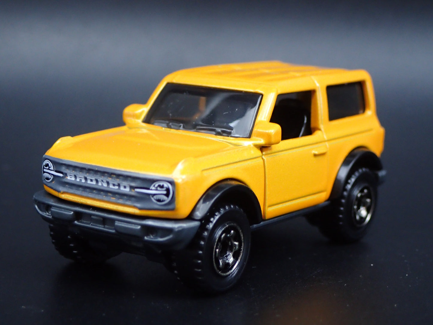 2021-2025 FORD BRONCO 2 TWO DOOR ORANGE 1:64 SCALE DIORAMA DIECAST MODEL CAR