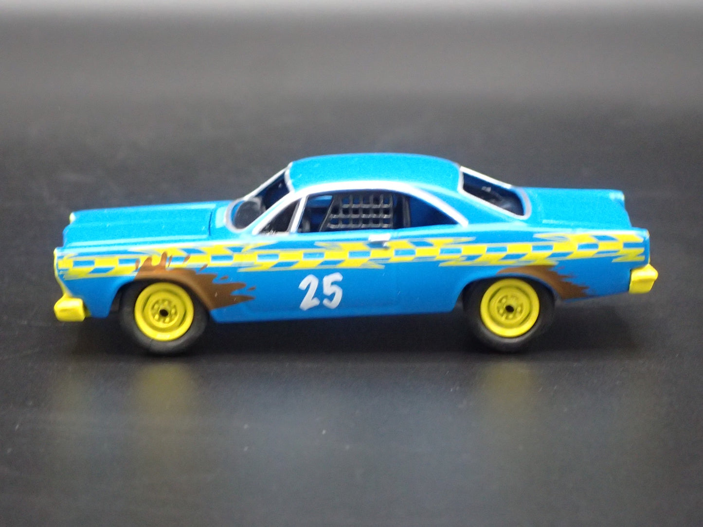 1967 67 FORD FAIRLANE  STOCK CAR DEMOLITION DERBY 1/64 SCALE DIECAST MODEL CAR